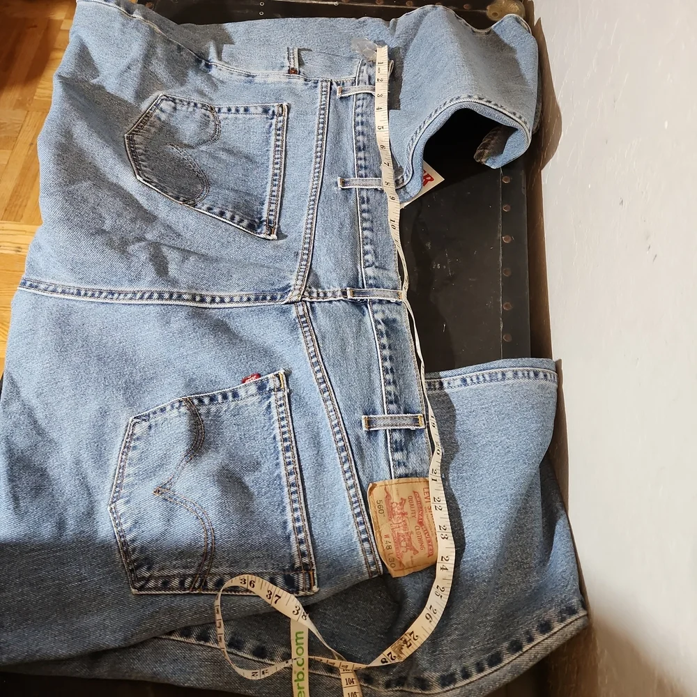 LEVI'S 560 Comfort Fit 48 Lightly Distressed Jeans